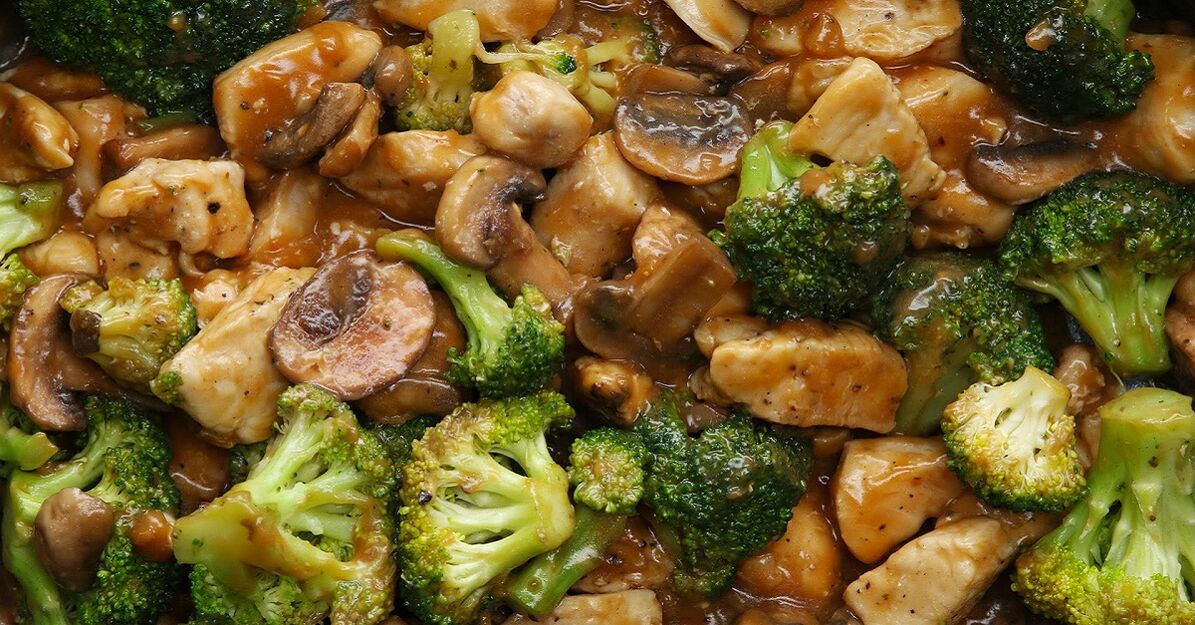 Ang manok nga adunay broccoli nga adunay sarsa