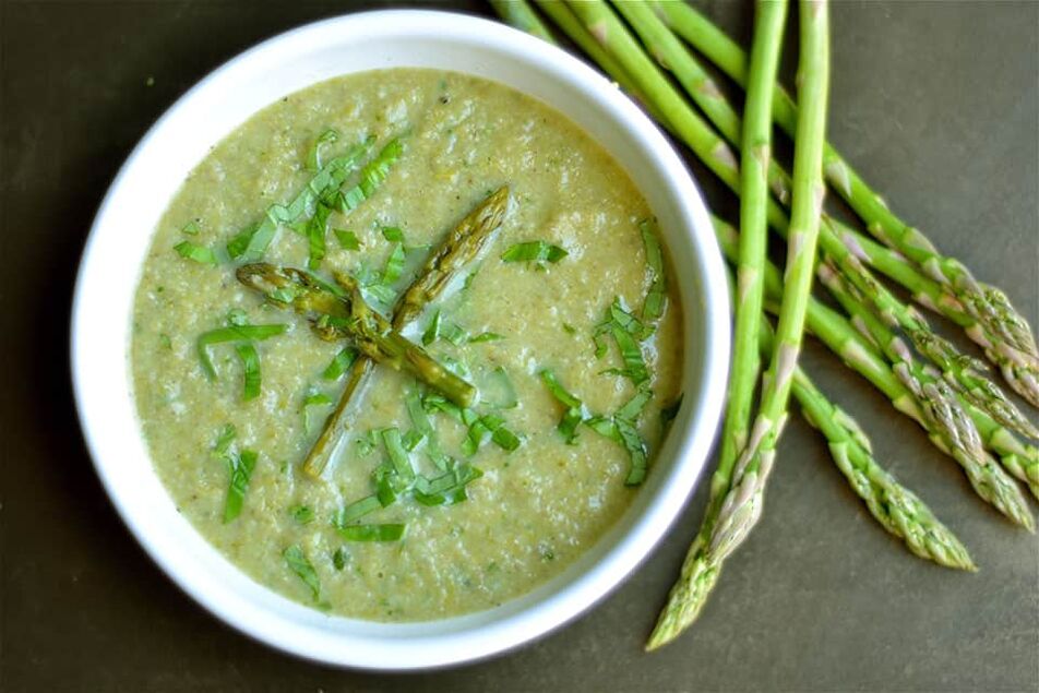 Sabaw sa manok ug asparagus